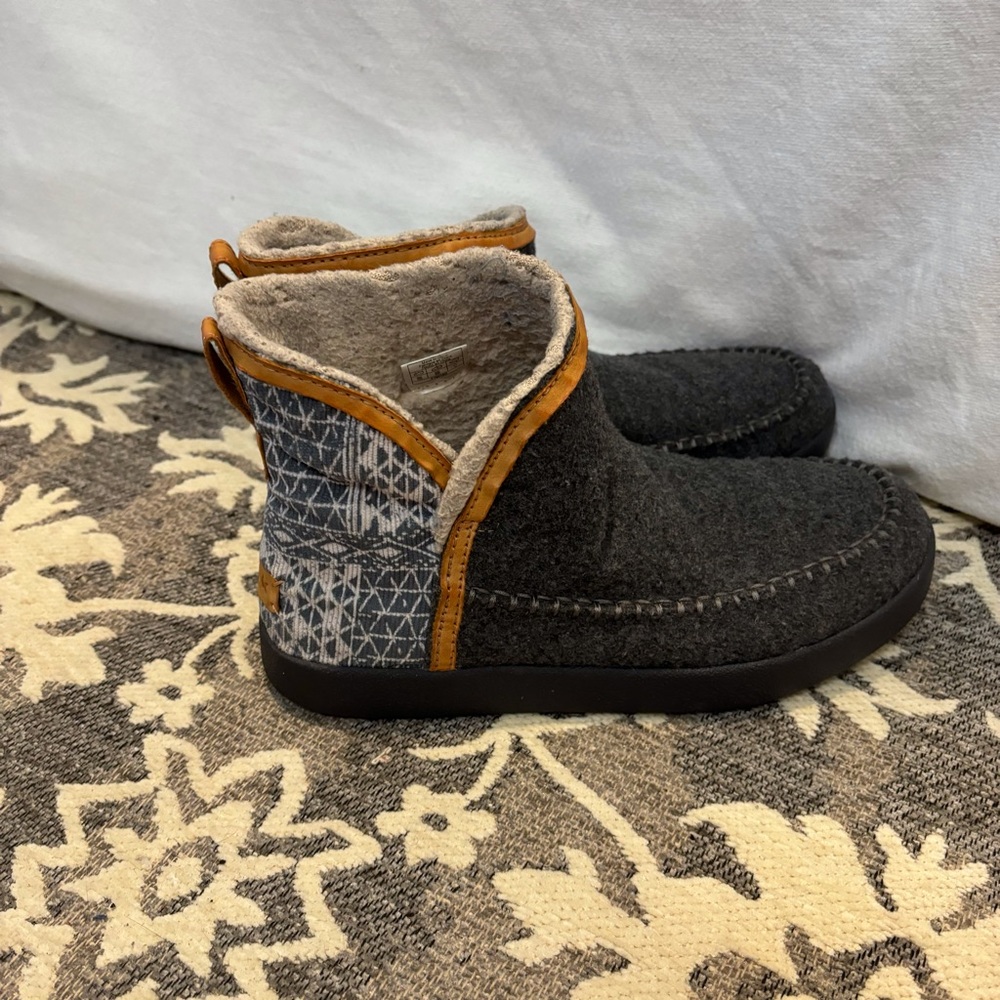 Super Cute Sanuk Boots Size 7 - Picture 3 of 7